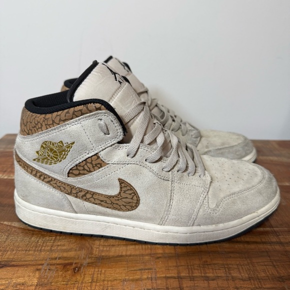 Men's Air Jordan 1 Mid Shoes, Size 10.5 - Picture 1 of 10